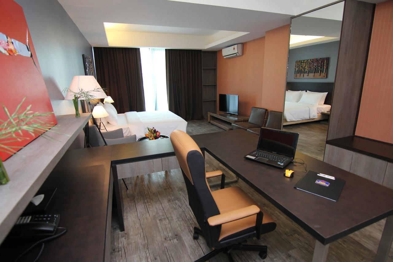 Nexus Regency Suites & Hotel Subang Jaya Exterior foto